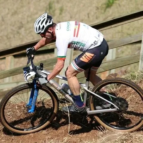 Ciro Knaack durante uma prova de mountain bike